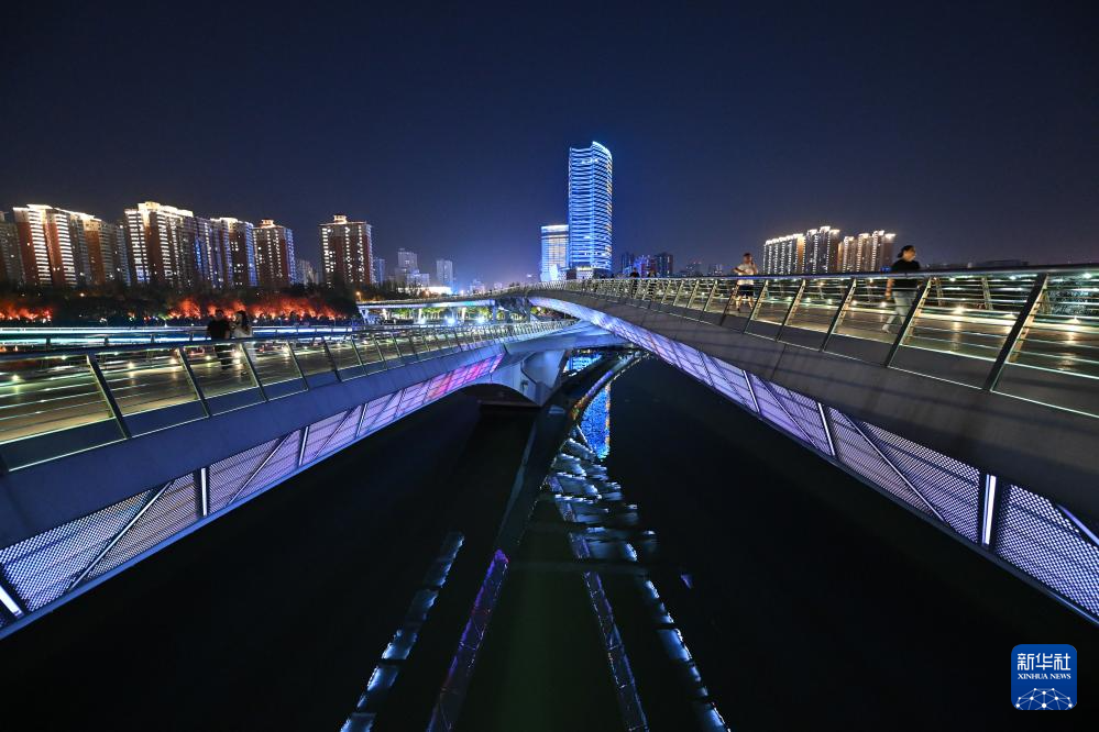 城市夜生活点燃“夜经济”