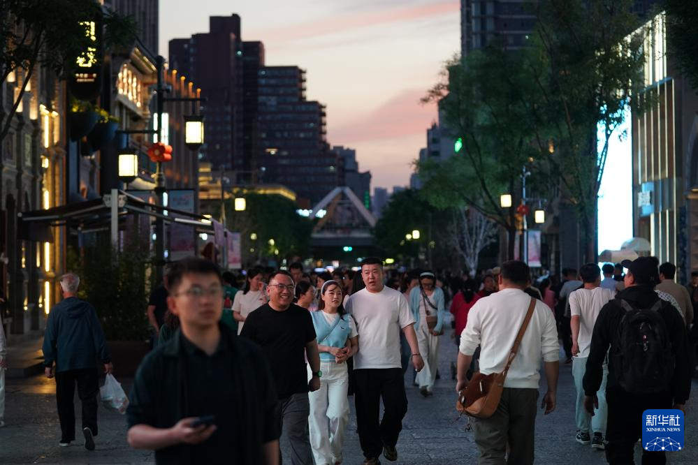 城市夜生活点燃“夜经济”