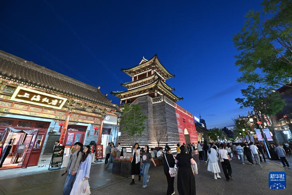 城市夜生活点燃“夜经济”