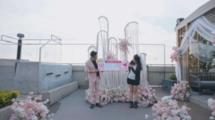 上海最高云端婚登点亮相环球港 新人在258米高空说“我愿意”
