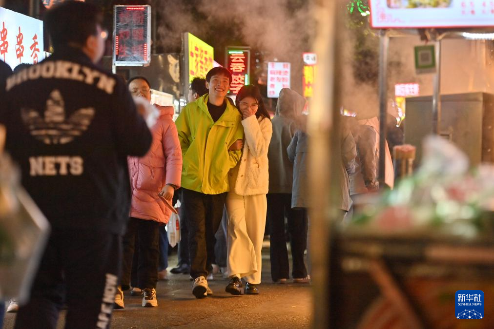 南宁夜经济：让“秩序感”融入“烟火气”