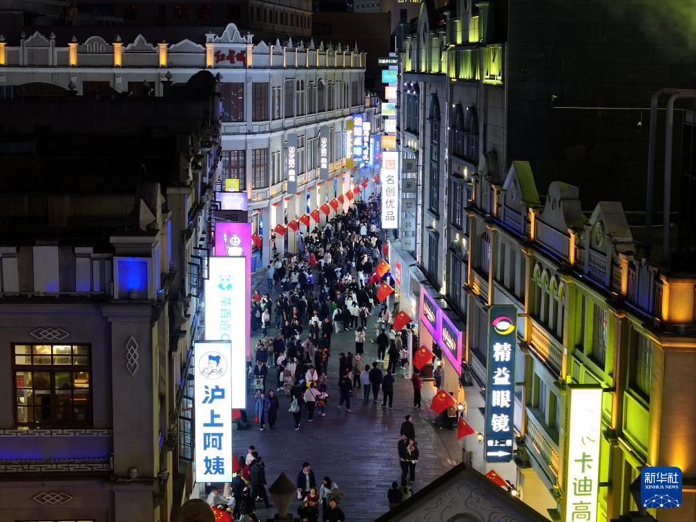 南宁夜经济：让“秩序感”融入“烟火气”