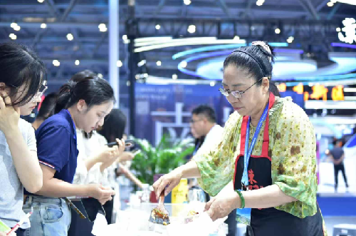 荣昌卤鹅、梁平张鸭子、巫山烤鱼……地道“重庆味”扎堆亮相西洽会