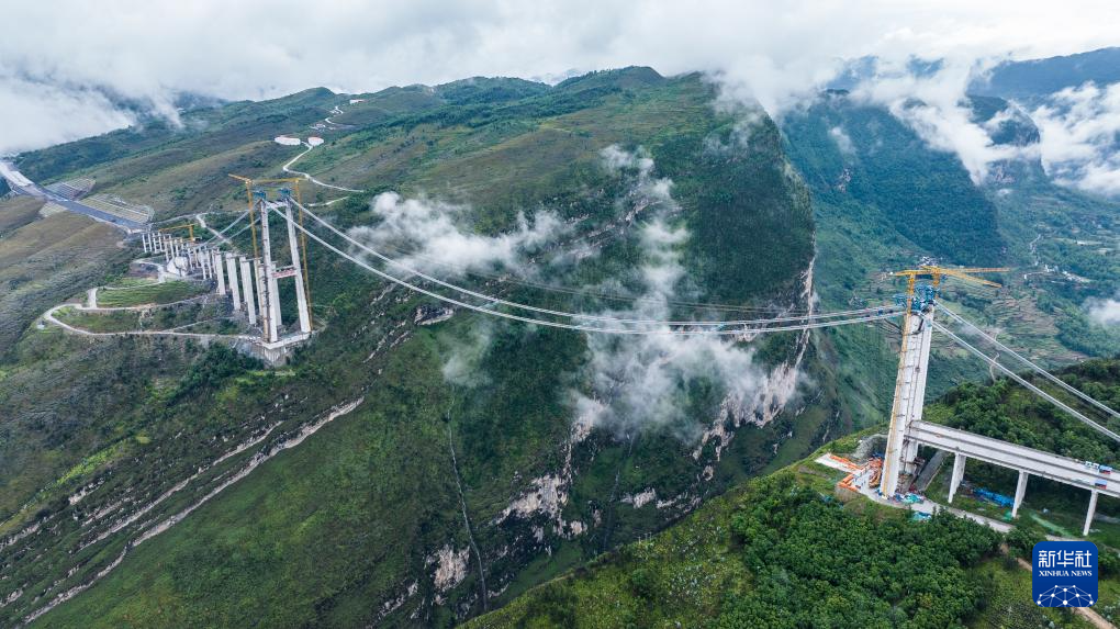 贵州：云端高桥建设忙
