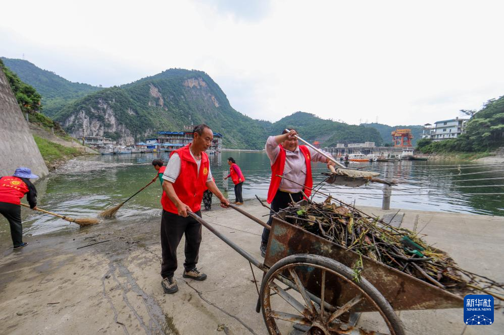 贵州乌江：上岸渔民变身护河志愿者