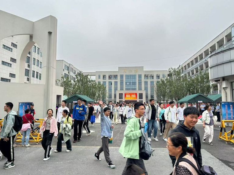 “苏超”无赛“梗”不断，长三角打造跨省同城生活幸福圈