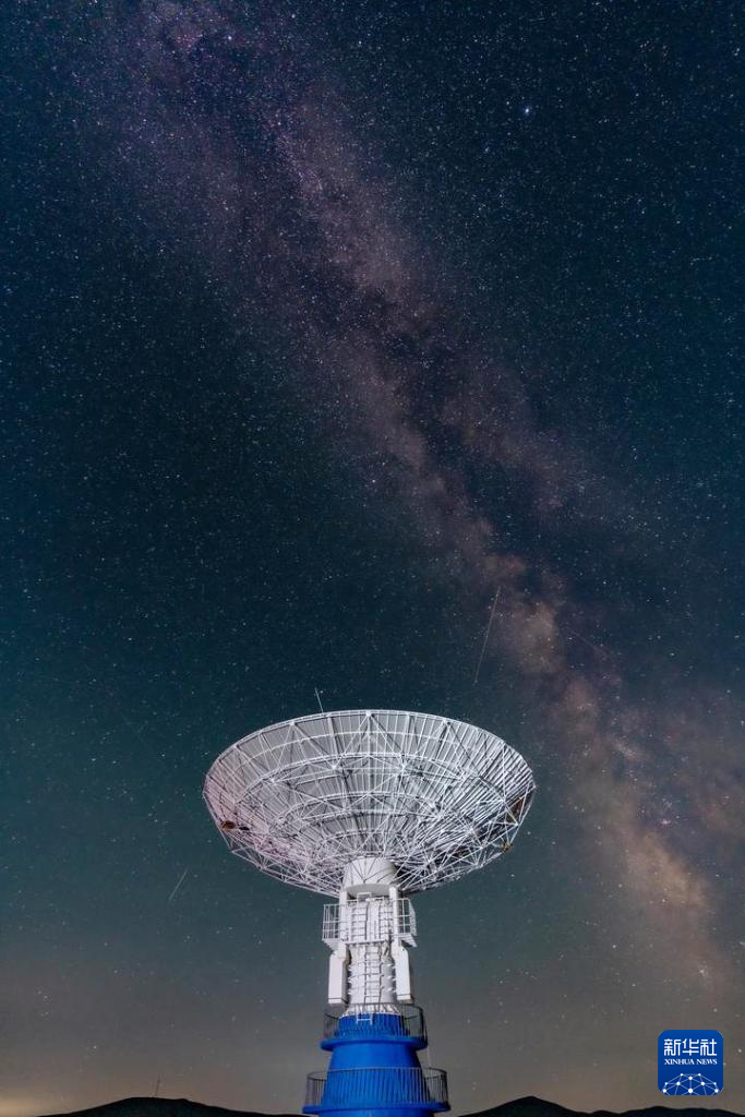 星空下的草原天眼