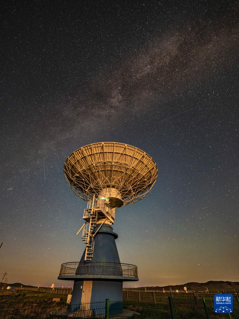 星空下的草原天眼