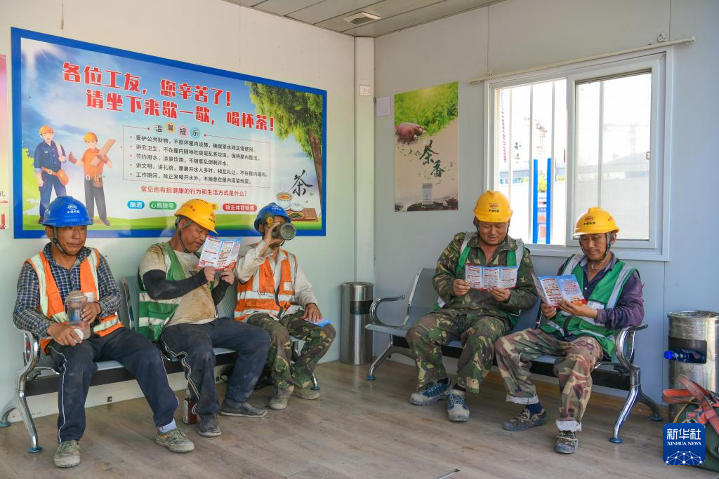 高温下的暖心“凉”方