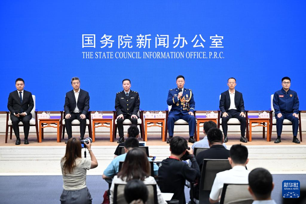 国新办举行“新征程上的奋斗者”中外记者见面会