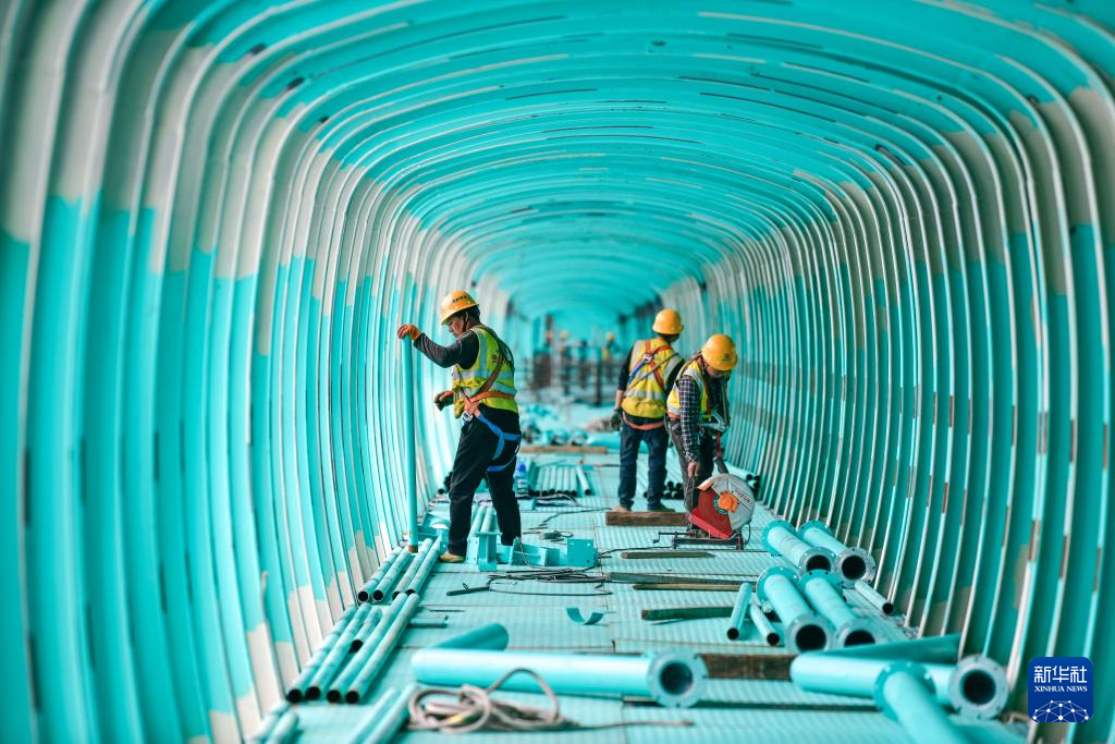 600米高空，为第一高桥建空中游廊