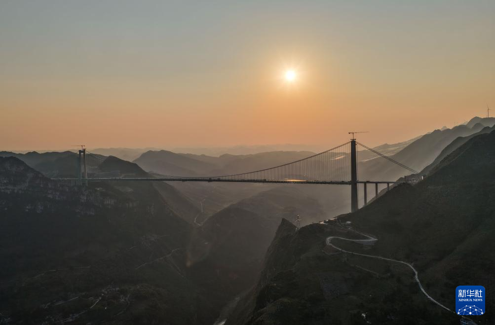 600米高空，为第一高桥建空中游廊