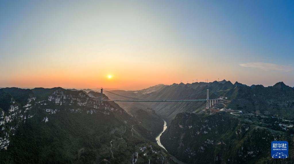600米高空，为第一高桥建空中游廊