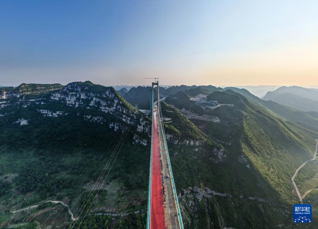 600米高空，为第一高桥建空中游廊