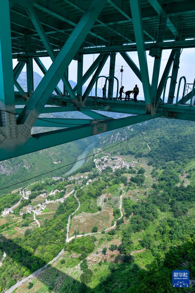 600米高空，为第一高桥建空中游廊