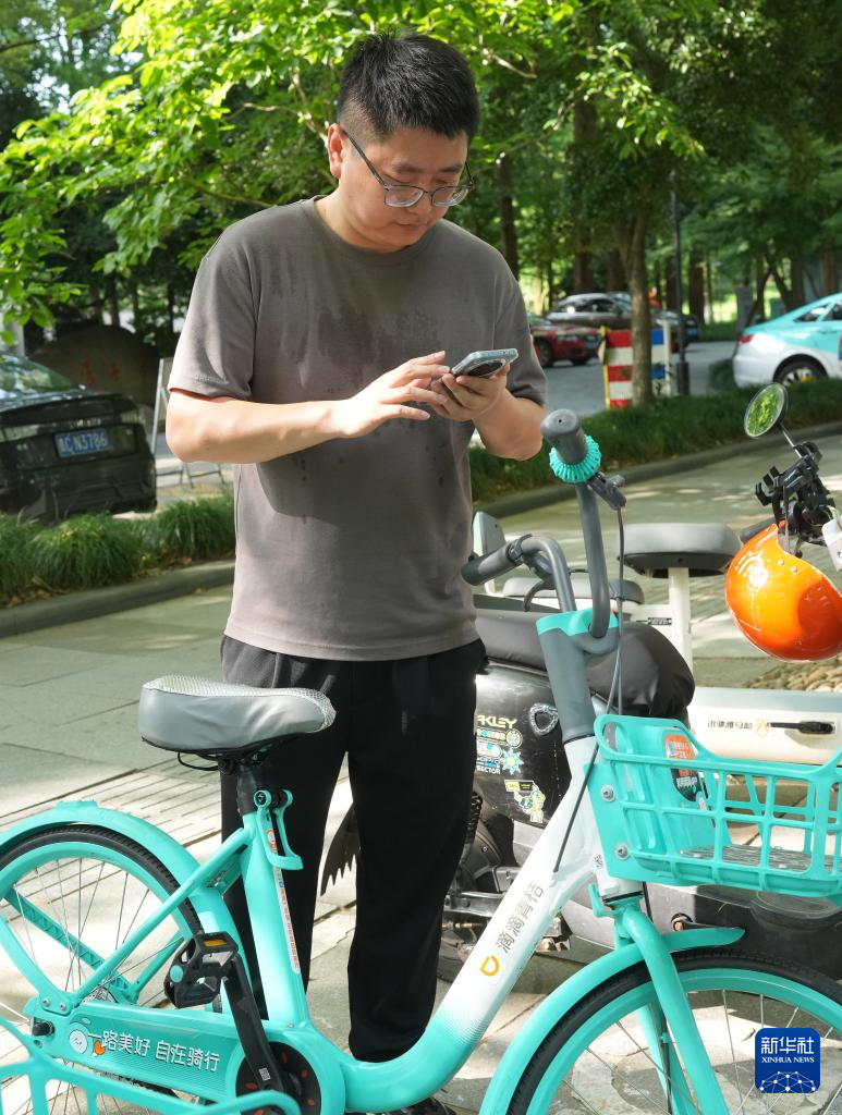 杭州：共享单车安装清凉坐垫