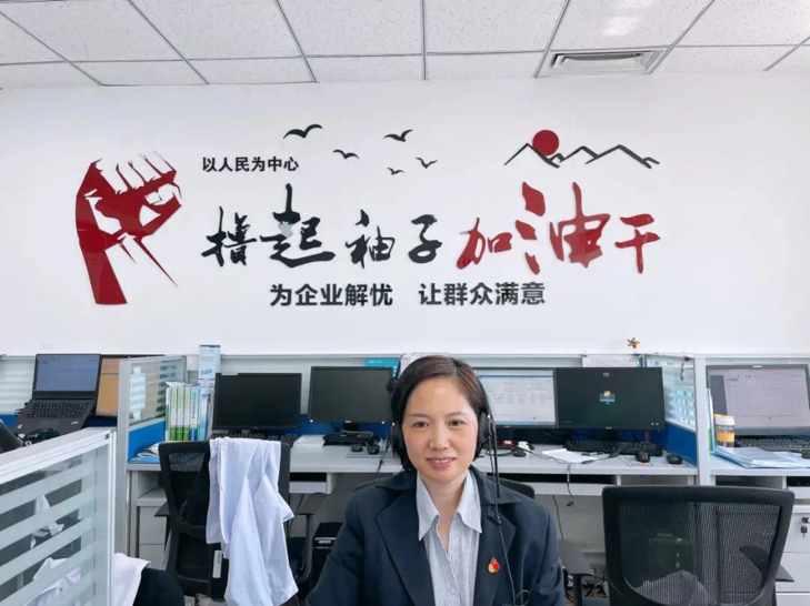 “雪琴热线”牵两端 医保“直通车”服务零距离