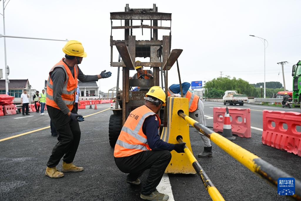 长湖申线（江苏段）航道整治工程新建平望大桥左幅通车