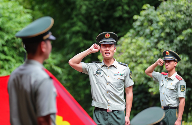武警重庆总队执勤第三支队官兵走进刘伯承故居