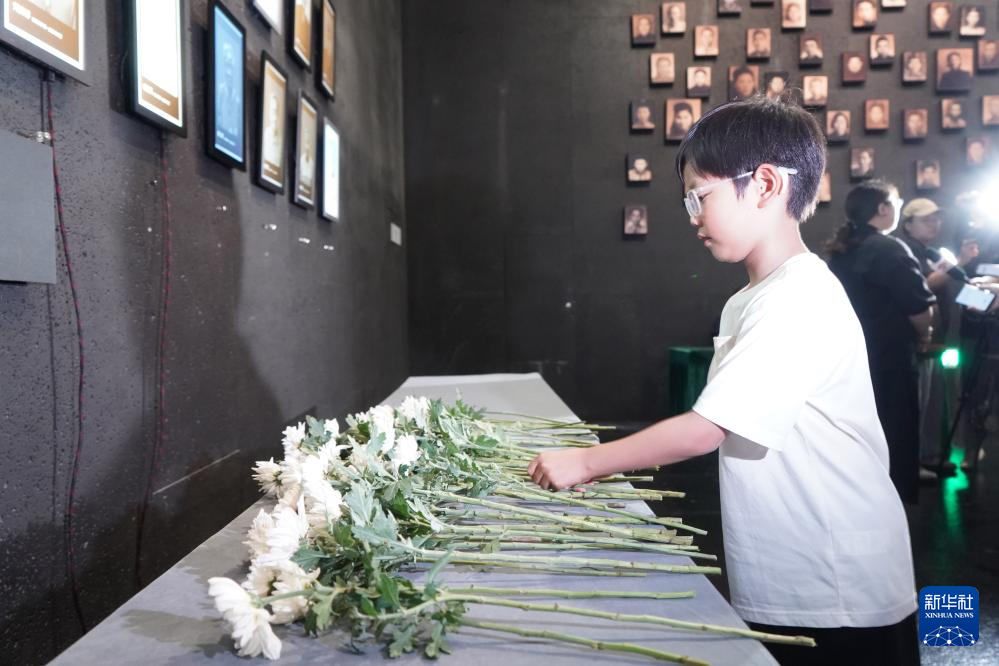 南京：为离世南京大屠杀幸存者举行熄灯悼念仪式