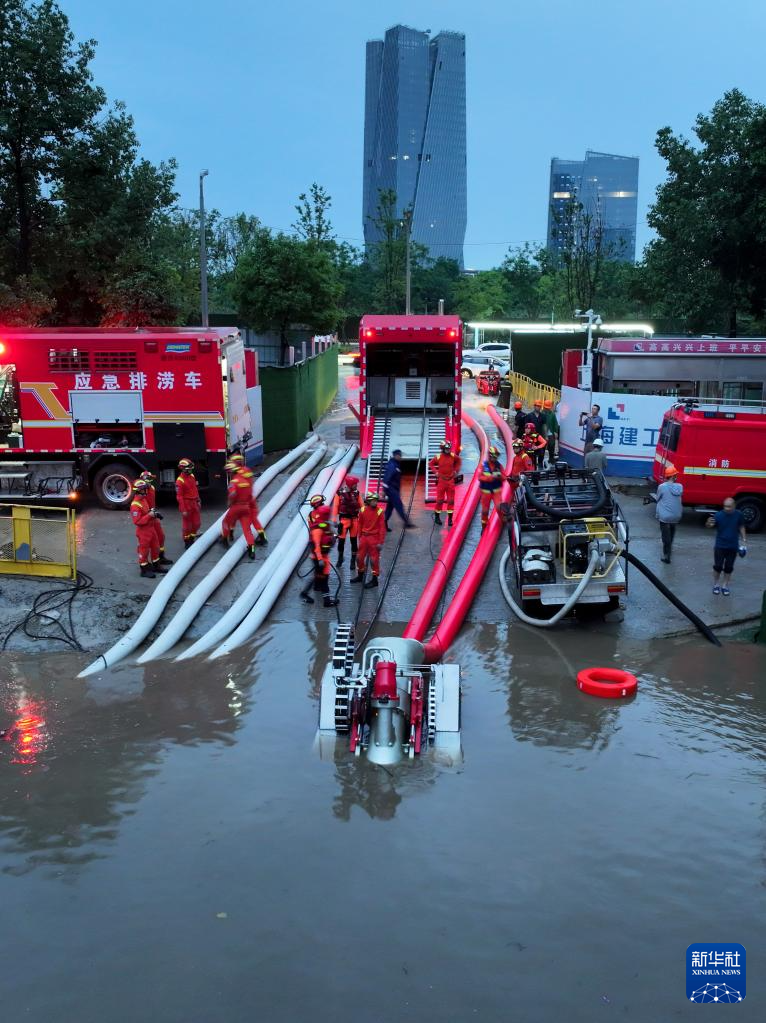 成都发布暴雨红色预警
