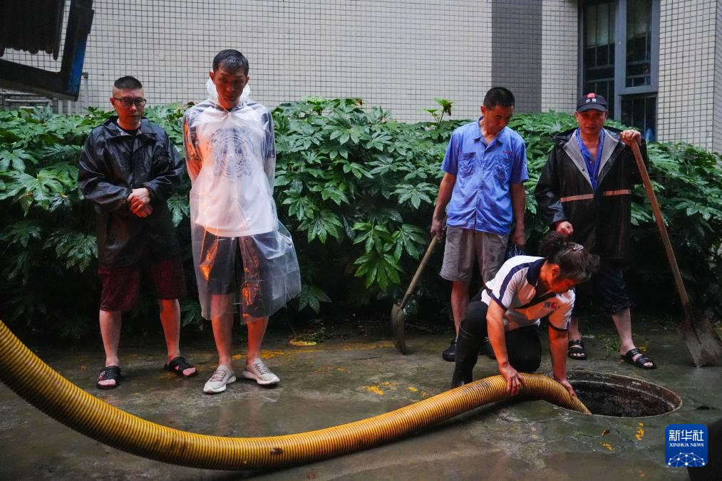 成都发布暴雨红色预警