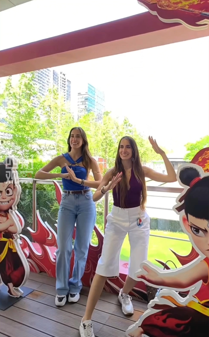 “《哪吒3》什么时候出呢？”希腊网络达人催更饺子导演