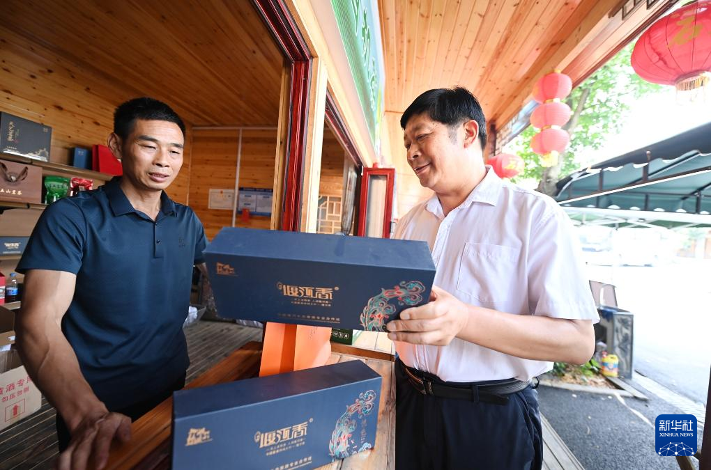 湖北堰河村：280块石头铺平“穷山沟”的致富振兴路