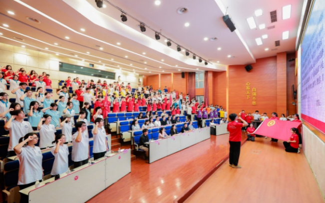 西南政法大学百余支“三下乡”队伍出征