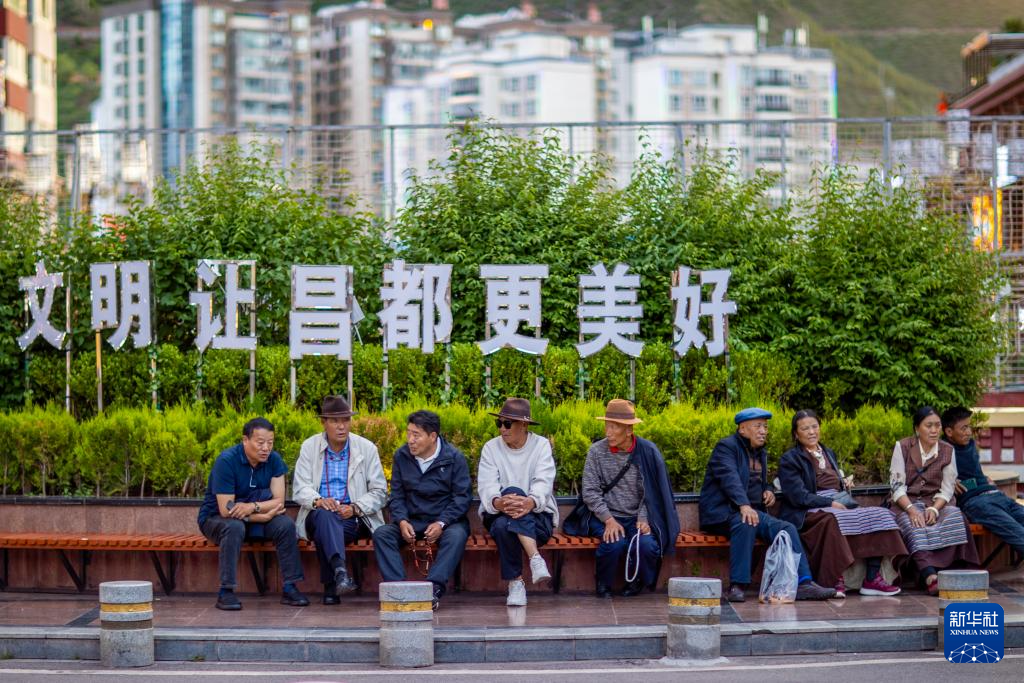 中国之城丨西藏昌都：以红色为主基调的古城