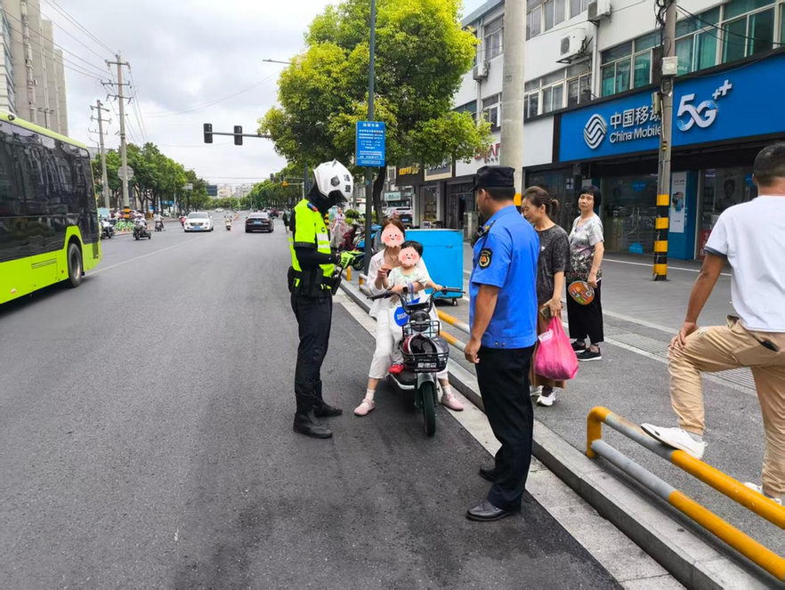 暖心！江苏常州戚墅堰街头“城管蓝”上演寻亲记