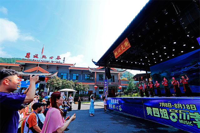 贴壁飞行 探秘地心 恩施地心谷两大文旅新品面世