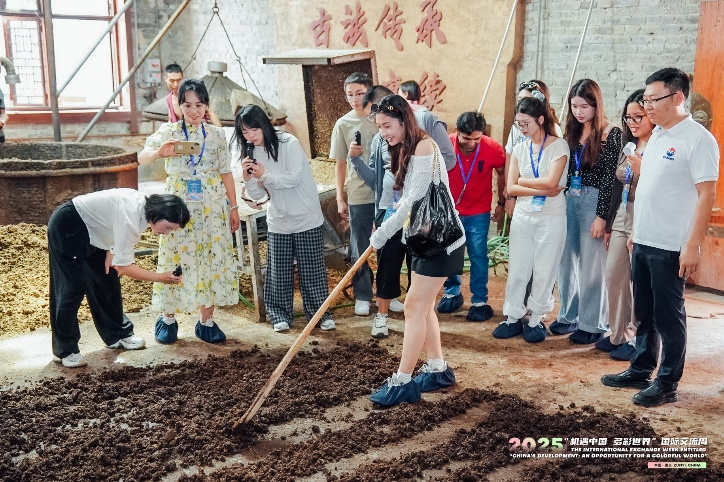 30多国使节专家青年走进多彩贵州 感受中国机遇
