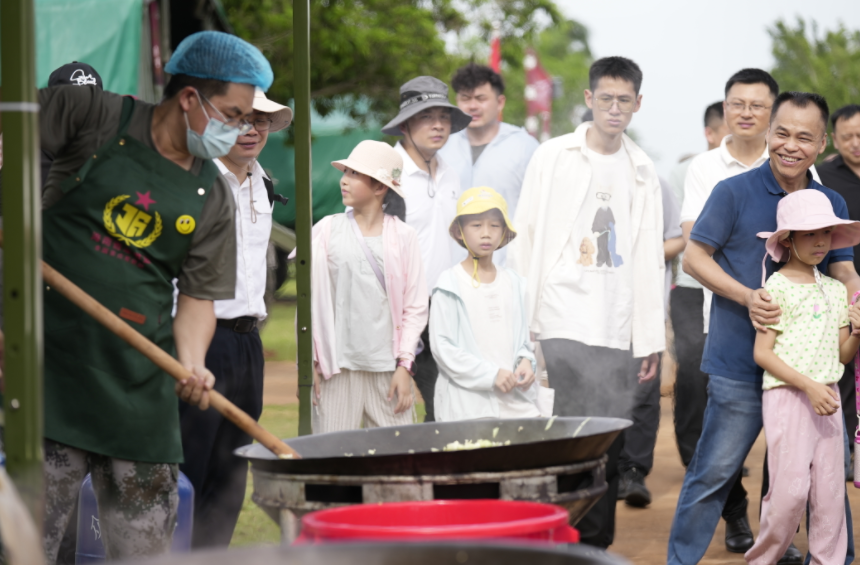 海南省双拥办：多元活动架起军民连心桥