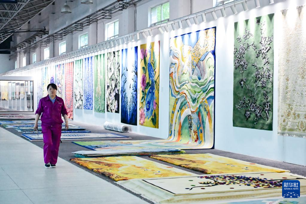 活力中国调研行丨青海藏毯织就振兴路