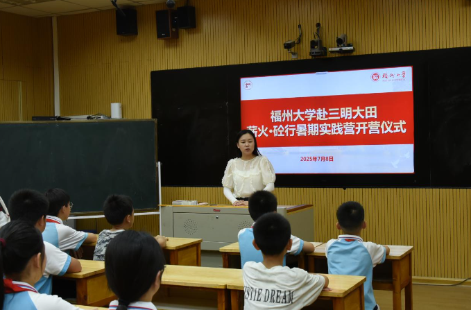 福州大学“红星照学村，薪火再相传”博士实践队走进红色大田
