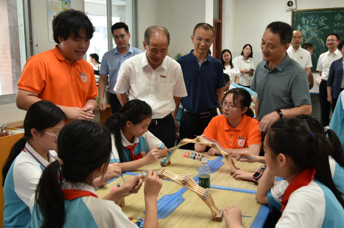 福州大学“红星照学村，薪火再相传”博士实践队走进红色大田