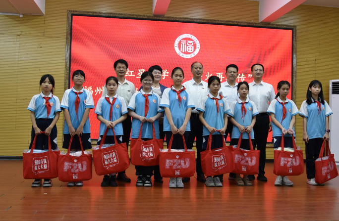 福州大学“红星照学村，薪火再相传”博士实践队走进红色大田