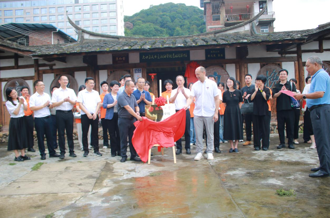 福州大学“红星照学村，薪火再相传”博士实践队走进红色大田