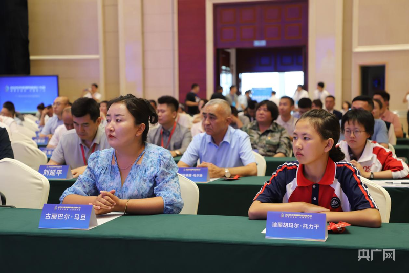 万千气象看新疆丨让青春在新疆发光发热