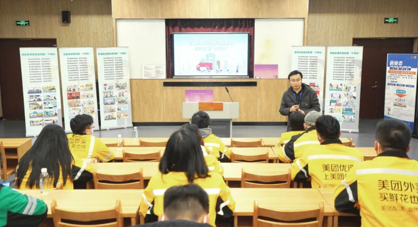 江苏昆山：首位“昆小哥”毕业啦！