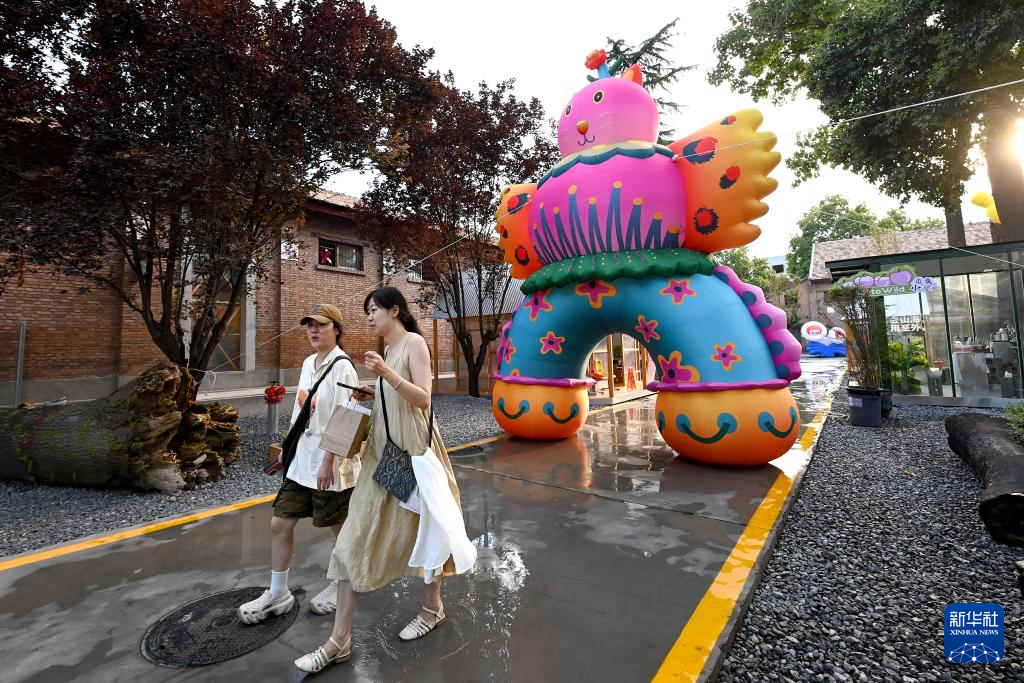 新华全媒+｜陕西西安：“微更新”激活老城芯 烟火气里长出新业态