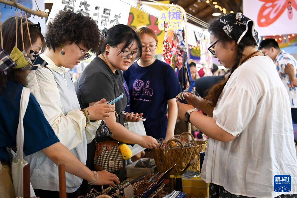 新华全媒+｜陕西西安：“微更新”激活老城芯 烟火气里长出新业态