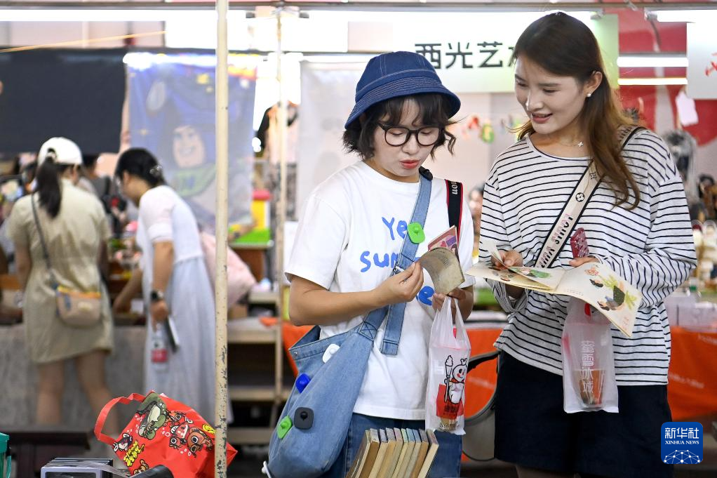 新华全媒+｜陕西西安：“微更新”激活老城芯 烟火气里长出新业态