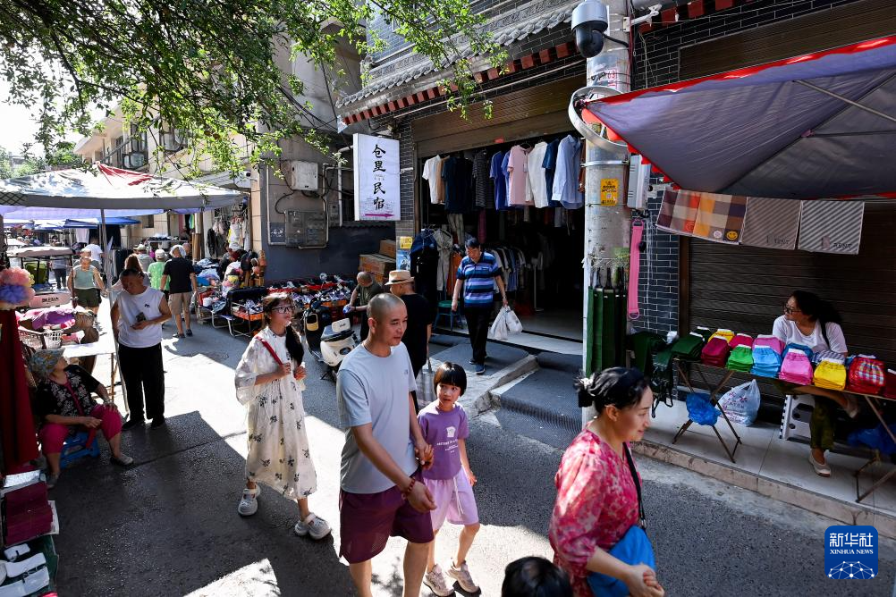 新华全媒+｜陕西西安：“微更新”激活老城芯 烟火气里长出新业态