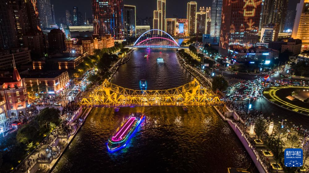 新华全媒+·飞阅中国｜津彩夜空 光耀海河