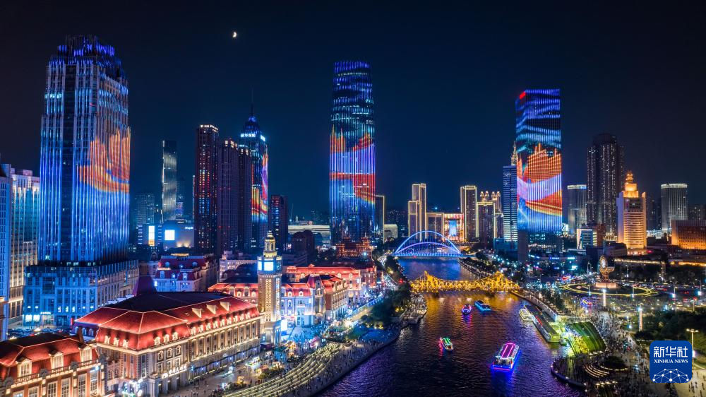新华全媒+·飞阅中国｜津彩夜空 光耀海河