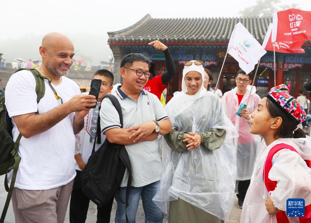 图片故事丨四千公里寻梦“一抹红”