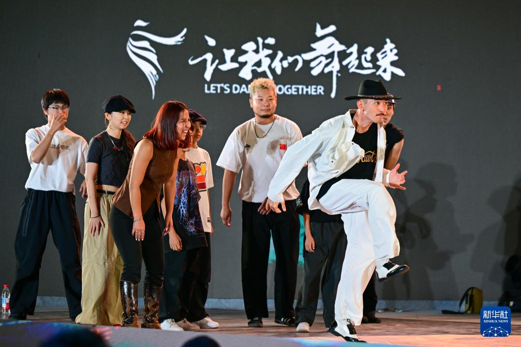 第七届中国新疆国际民族舞蹈节舞动文化交融乐章