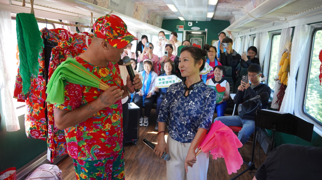 阿尔山号旅游列车：穿行绿水青山的浪漫之旅